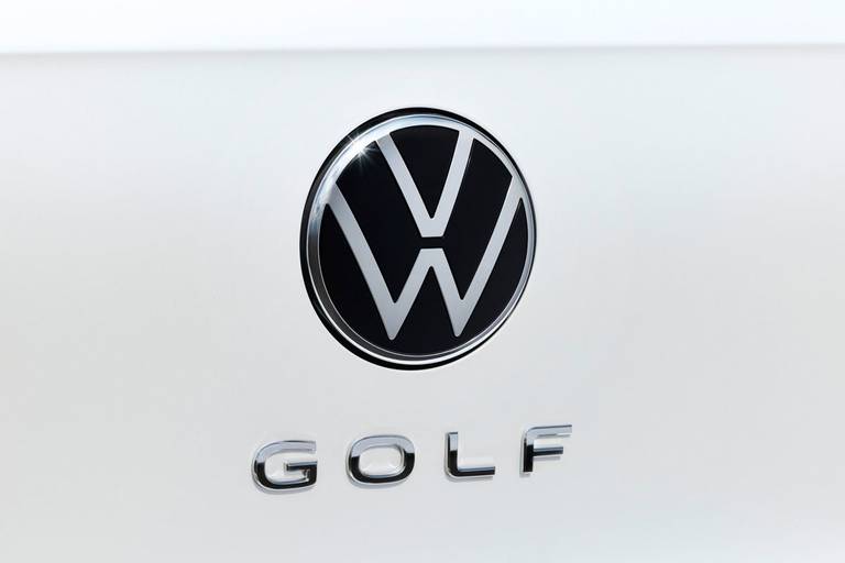 Volkswagen-Golf-2024-1600-14