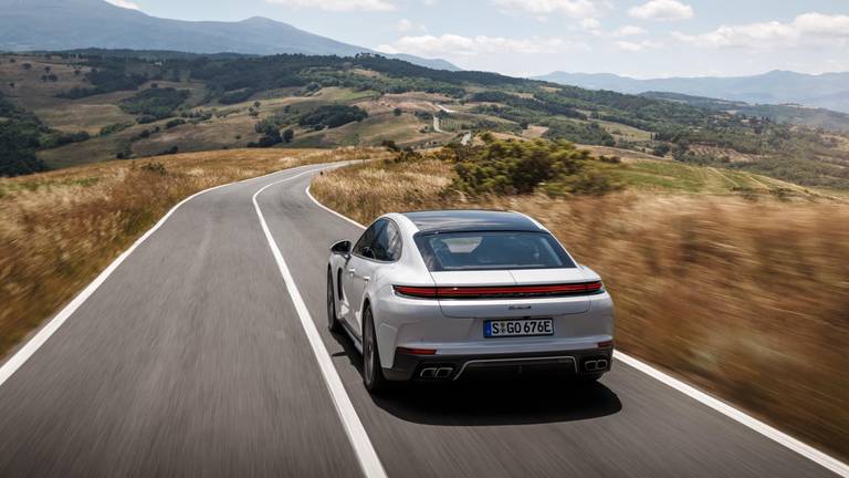PORSCHE-PANAMERA-GTS-2024 (12)