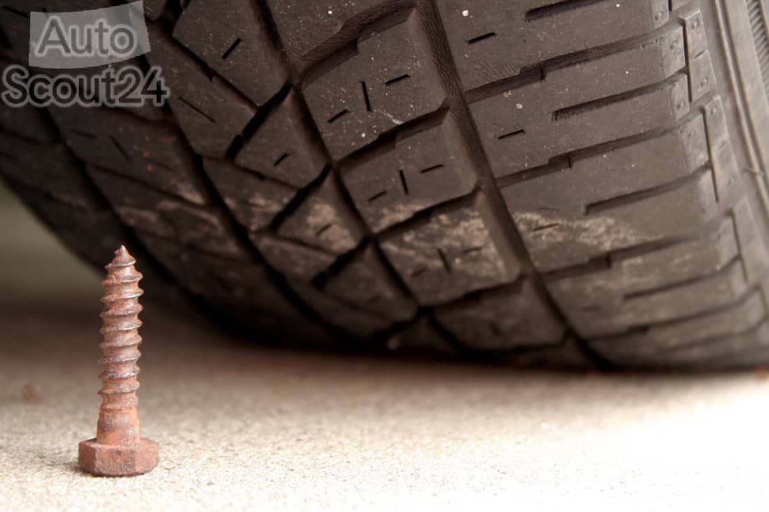 Cómo reparar los pinchazos del coche