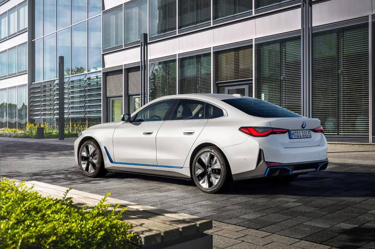 BMW i4 01