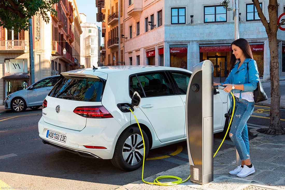 Volkswagen-e-Golf-2017-1280-15