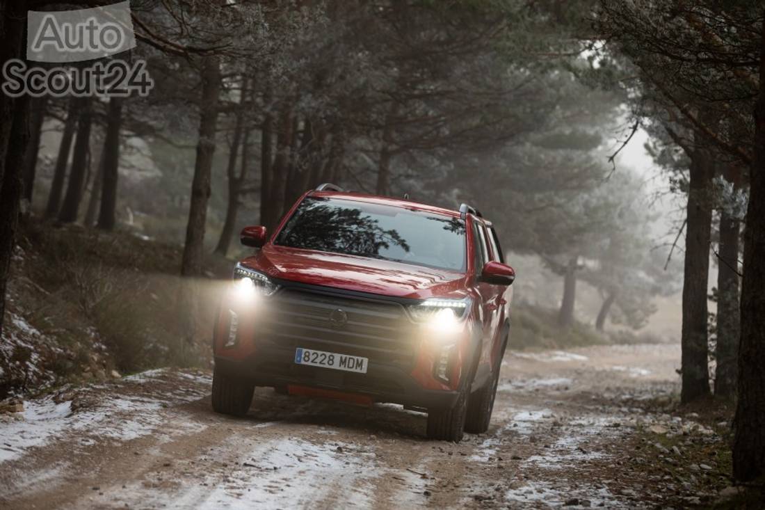 lr indianred ssangyong mussosports 2023 59(1)