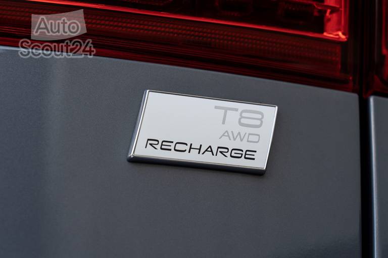 Volvo SUV recharge 08