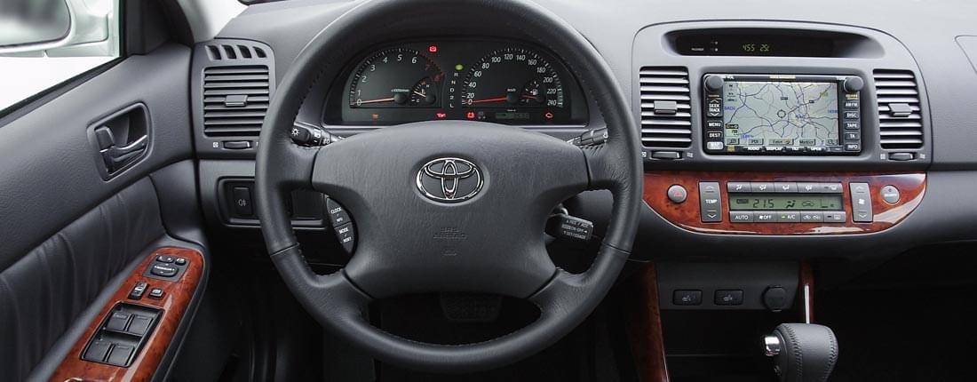 toyota-camry-l-04