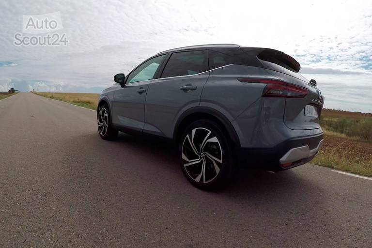 En el Nissan Qashqai encontrarás un coche familiar muy actual. De entre los SUV, este coche se encuadra dentro del segmento de los familiares.