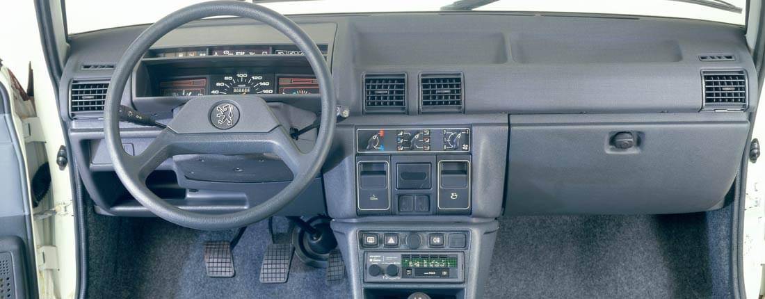 peugeot-305-l-02