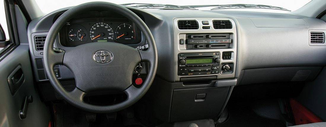 toyota-hiace-l-04