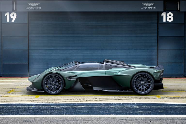 aston-martin-valkyrie-lego-2025 (6)