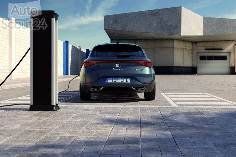Nuevo-SEAT-Leon-e-HYBRID-el-primer-vehiculo-hibrido-enchufable-de-la-compania 04 HQ (2)