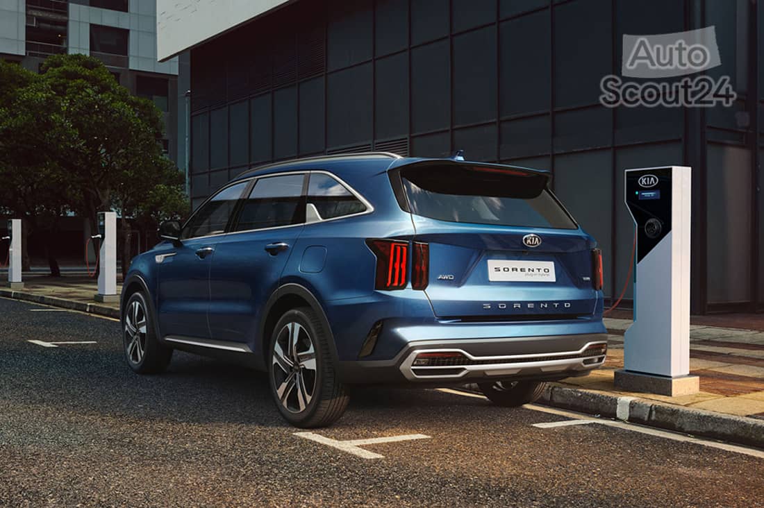 KiaSorentoPHEV-rear-charge