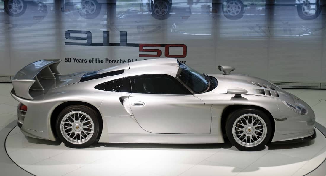 Porsche-GT1-Straßenversion-1