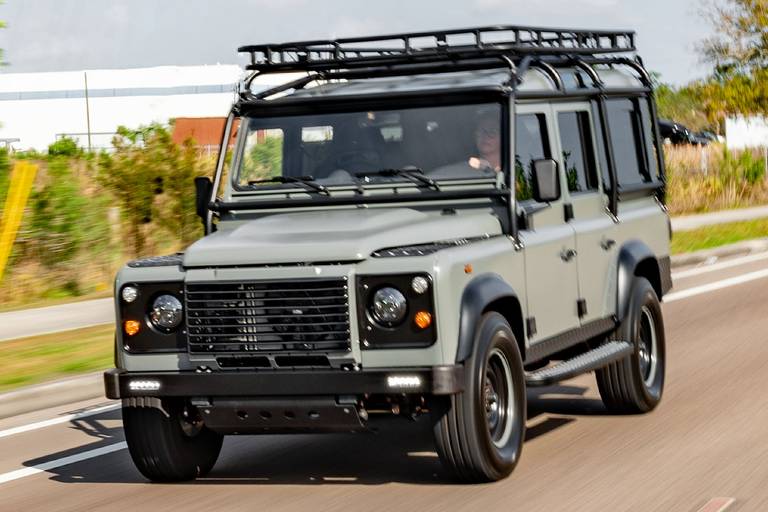 Land-Rover-Defender-Project-Ghost-restomod-electrico (10)