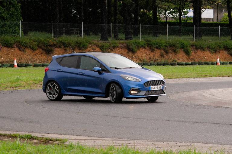 ford-fiesta-st-ventajas-traccion-delantera-autoscout24