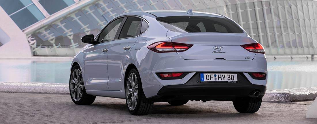 hyundai-i30-fastback-l-03.jpg