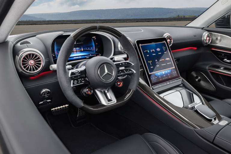 mercedes-amg-gt-2024-interior (4)