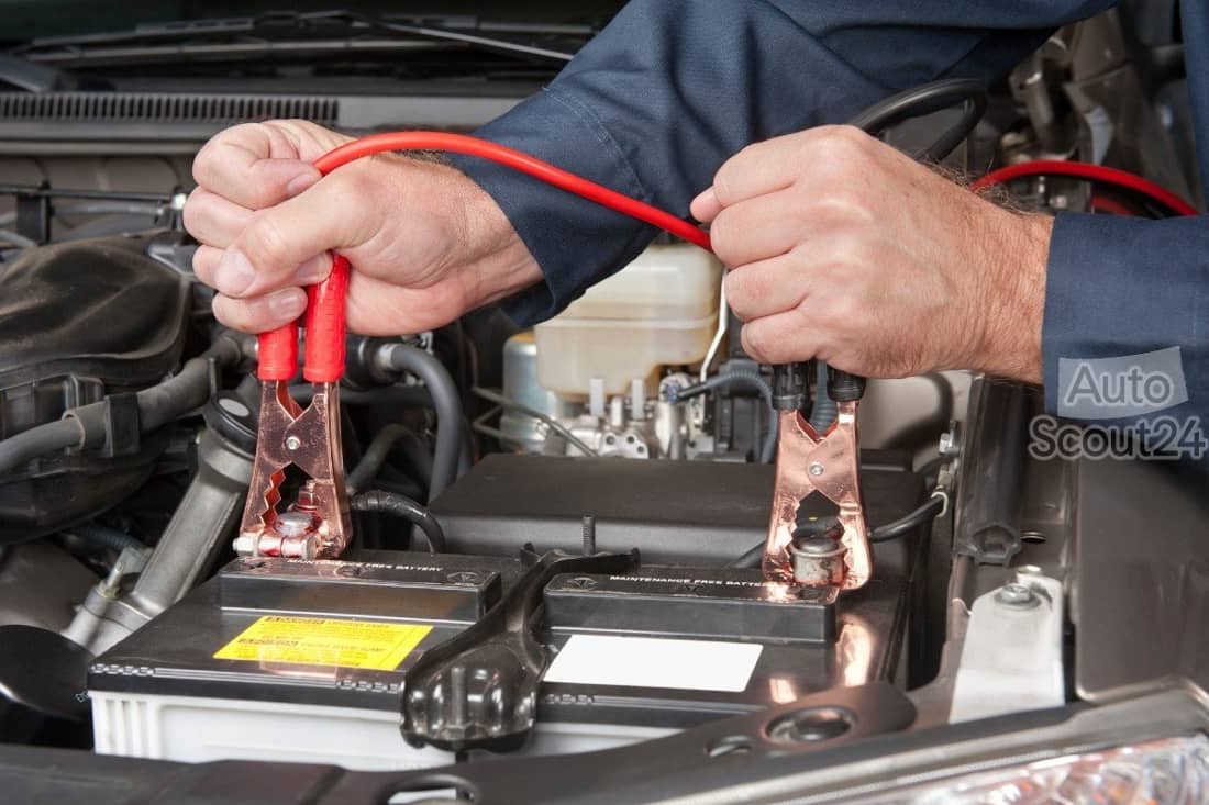 Cómo cargar la batería del coche con unas pinzas - Autobild.es