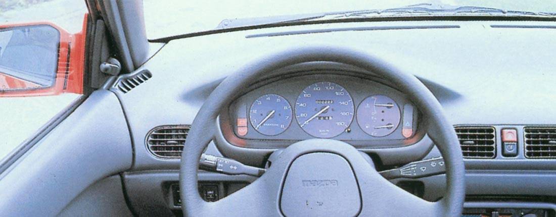 mazda-121-l-03