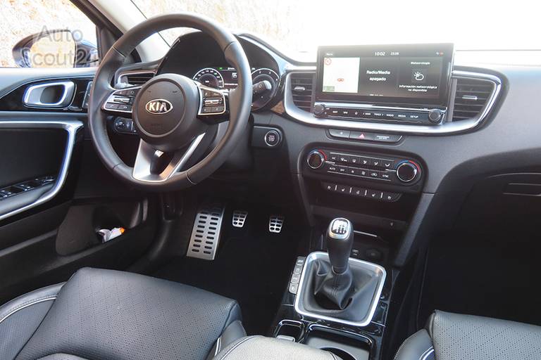 FT 13 Kia Ceed CRDi MHVE salpicadero