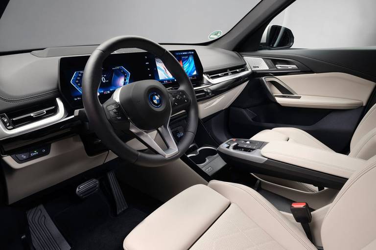 BMW-iX1 eDrive20-2024-1600-06