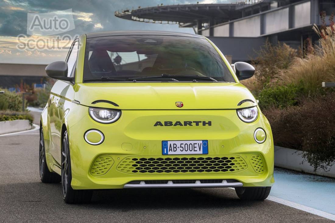 Fiat-500e Abarth-2023-1600-02