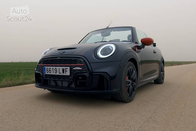 24 mini cabrio jcw rodando1