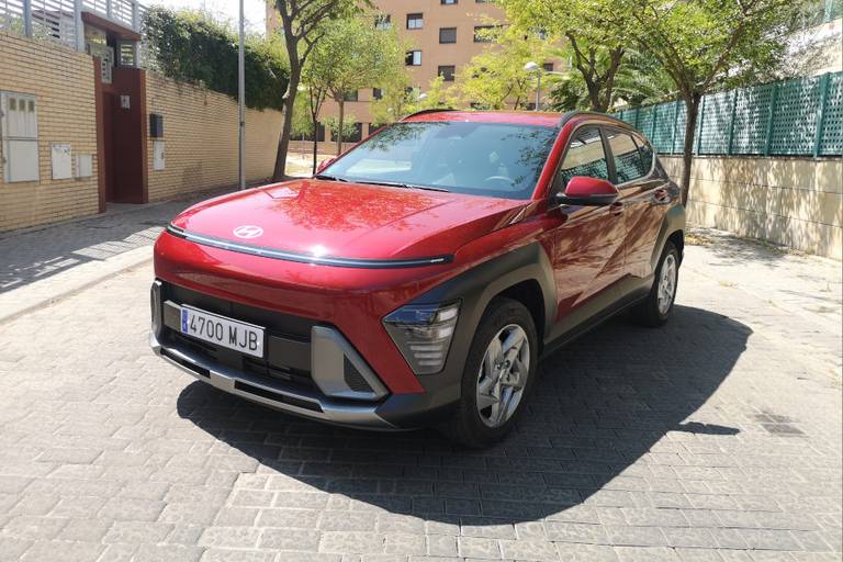 hyundai-kona-2023-1-0-mhev-tecno-review-autoscout24 (24)