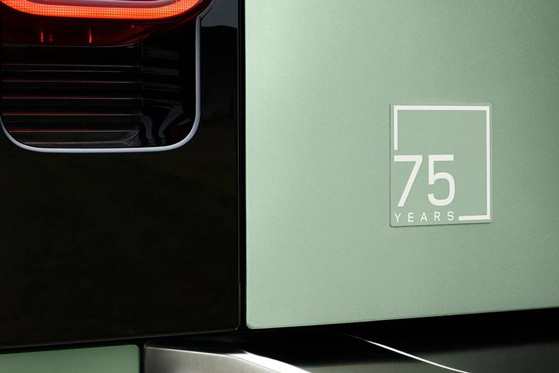 Land Rover-Defender 75th Limited Edition-2023-1600-12