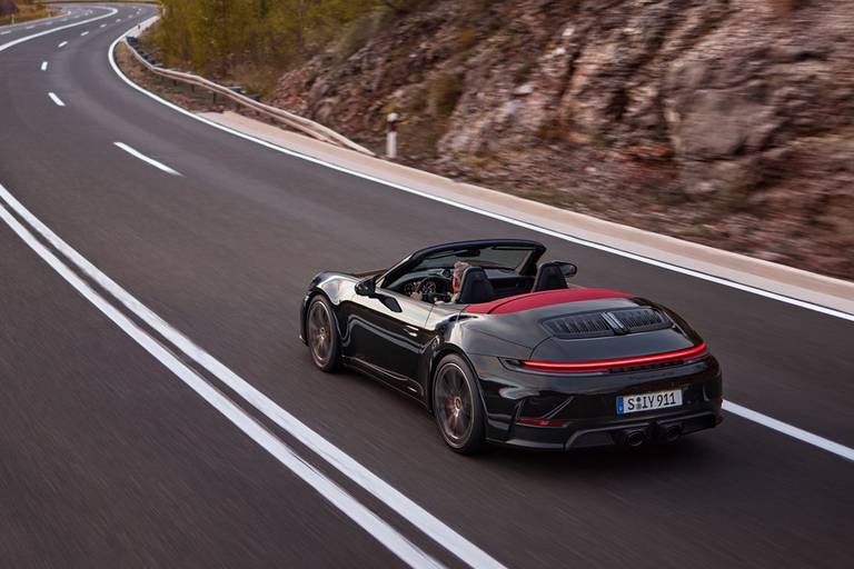 Porsche-911 Carrera GTS Cabriolet-2025-1600-04