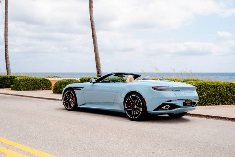 Aston Martin DB12 Volante - Palm Beach Edition 3