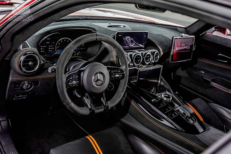Mercedes-AMG-GT-Black-Series-2022-F1-Safety-Car-27