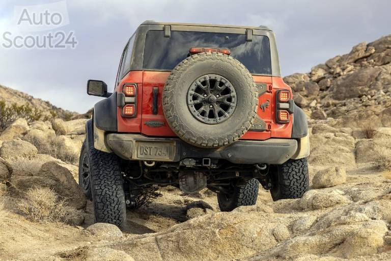 2022-Ford-Bronco-Raptor 05-Copy(1)