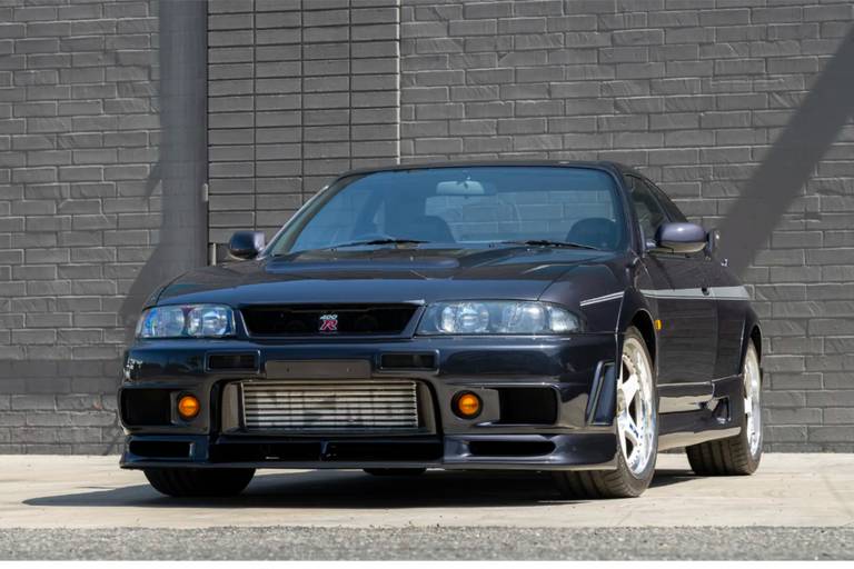 Skyline-nismo-400R-frontleft