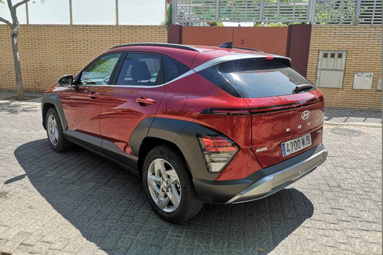 hyundai-kona-2023-1-0-mhev-tecno-review-autoscout24 (26)