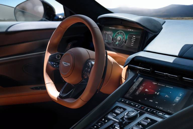 Aston Martin DB12: el sucesor del DB11 llega con 680 CV y más