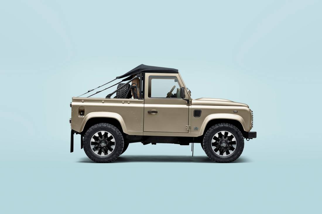 Land-Rover-Defender-Classic-V8-Soft-Top-2025 (6)
