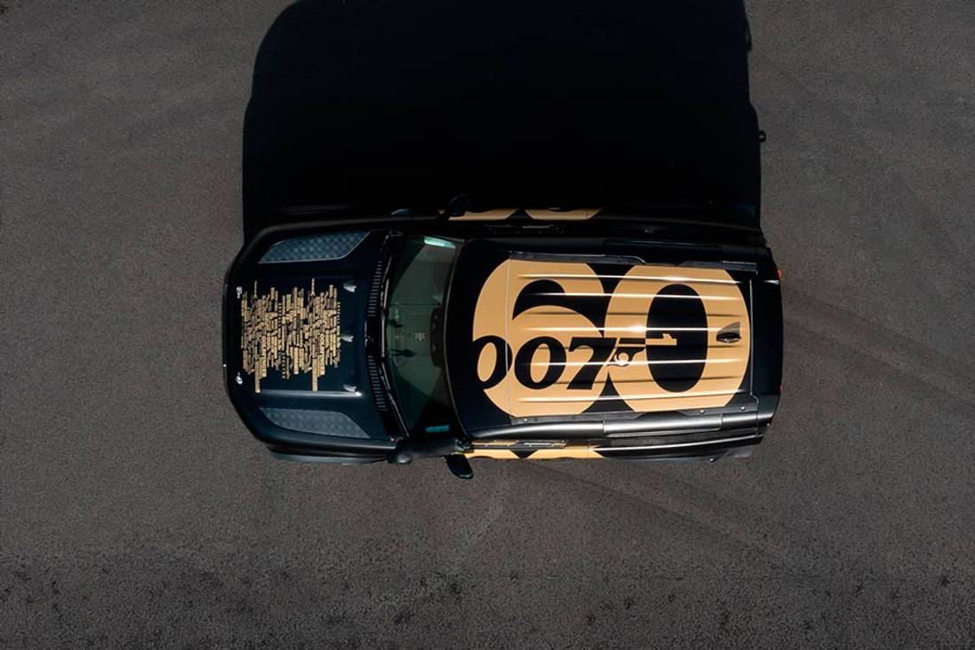 Land-Rover-Defender-James-Bond-60th-anniversary-4