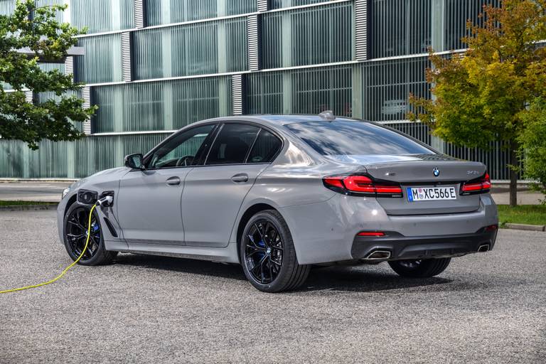 BMW 545e xDrive 2020