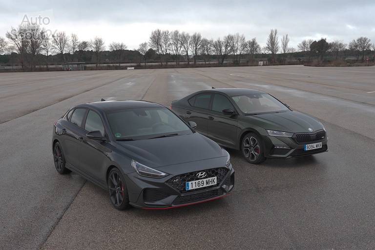 skoda-octavia-rs-2024-vs-hyundai-i30-n-fastback (8)