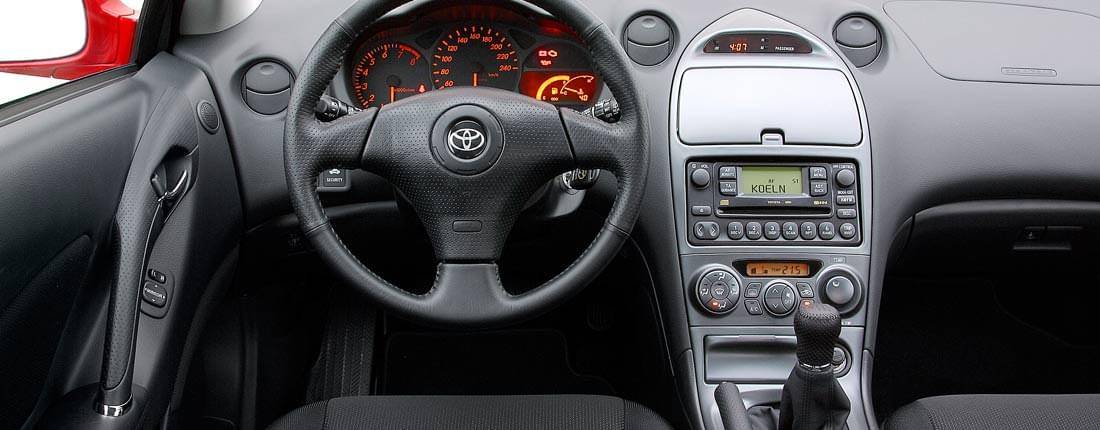 toyota-celica-interieur