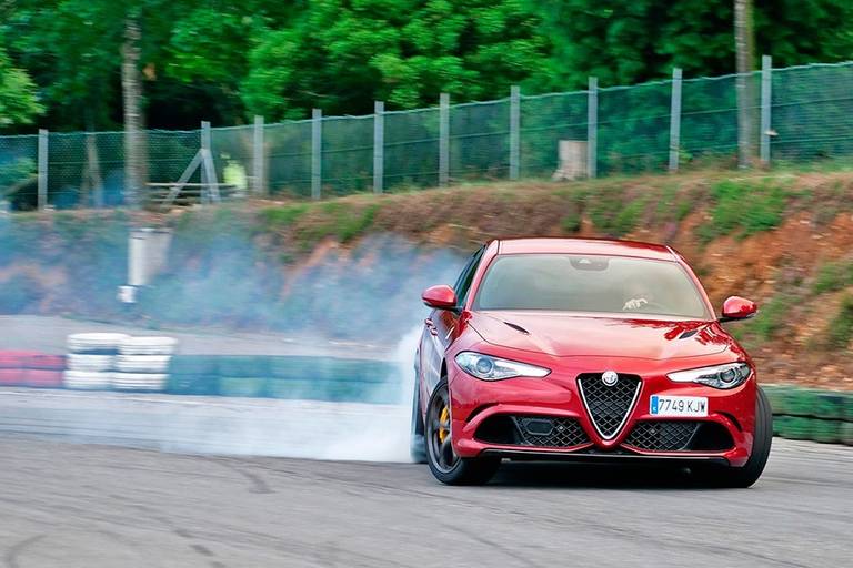 Alfa-Romeo-Giulia-Quadrifoglio-ventajas-traccion-trasera (1)