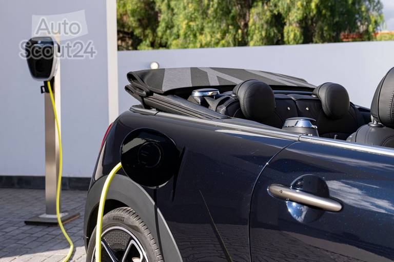 Mini-Cooper SE Convertible-2023-1600-a6