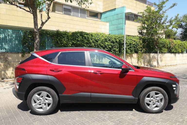 hyundai-kona-2023-1-0-mhev-tecno-review-autoscout24 (29)