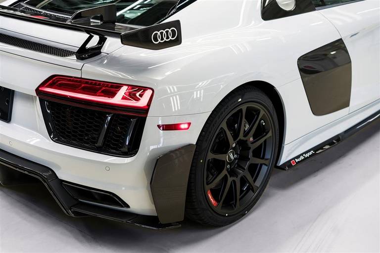 Audi-R8-V10-Plus-Coupé-Competition-Package-autoscout24 (5)