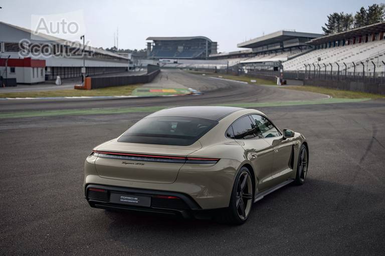 2022-Porsche-Taycan-GTS-Hockenheimring-Edition-11