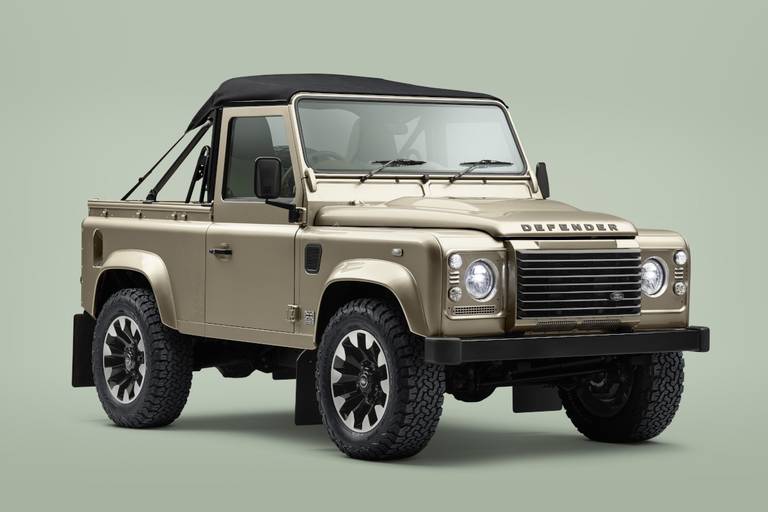 Land-Rover-Defender-Classic-V8-Soft-Top-2025 (3)