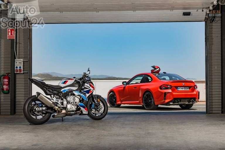 BMW M2 vs M1000R